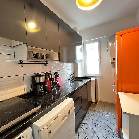 Modern Designer Flat In Cihangir, 2ba, 5beds, Ac, Lift アパート イスタンブール