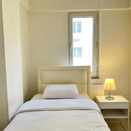 Modern Designer Flat In Cihangir, 2ba, 5beds, Ac, Lift * Istambul