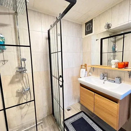 Modern Designer Flat In Cihangir, 2ba, 5beds, Ac, Lift Lejlighed