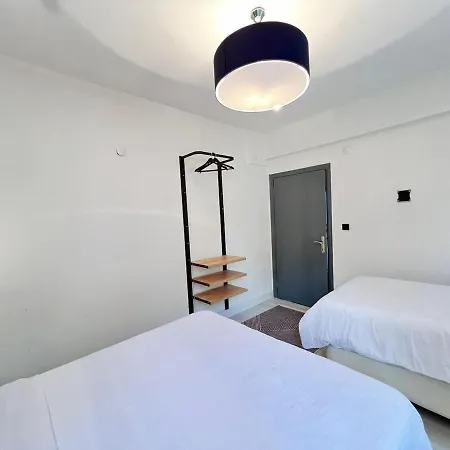 Modern Designer Flat In Cihangir, 2ba, 5beds, Ac, Lift * Estambul
